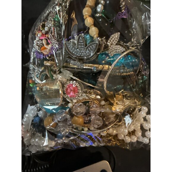 4lb 0.5oz Mixed Crafting Jewelry Beads & Components For Repurposing - Picture 3 of 3